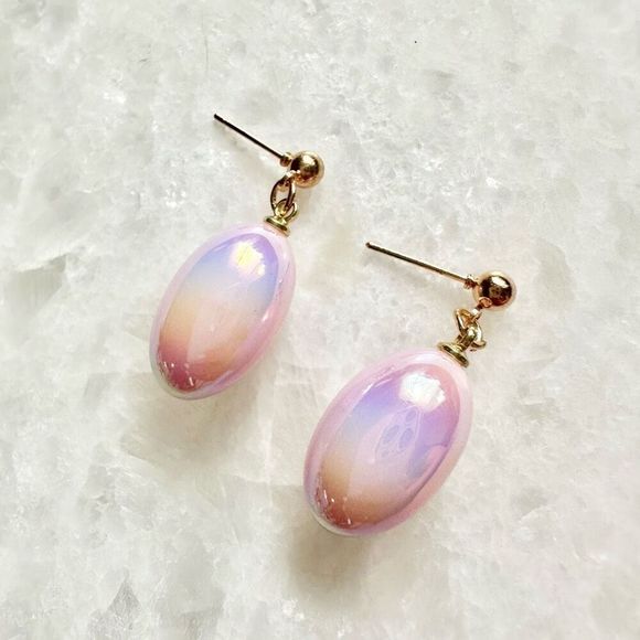 COPY - Light pink oval pearlecent dangle earrings - Picture 1 of 2
